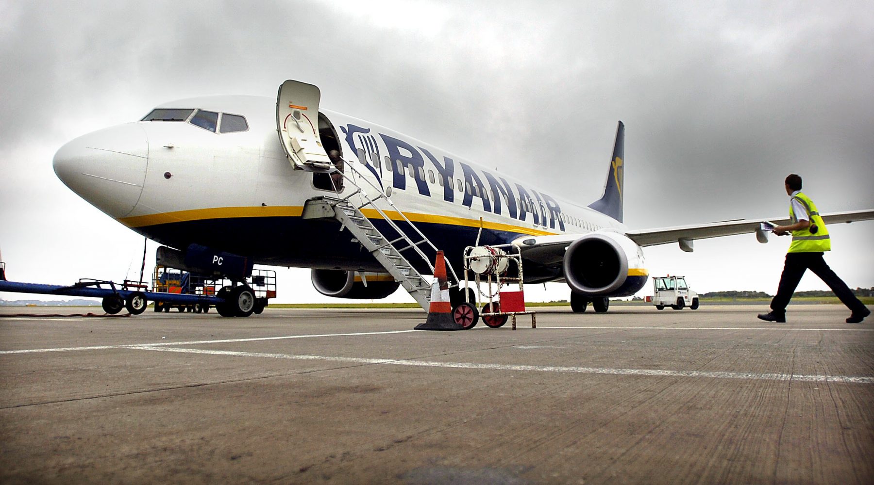 Ryanair to cut up to 3,000 jobs