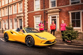 Ferrari dashes through the streets with special Christmas…