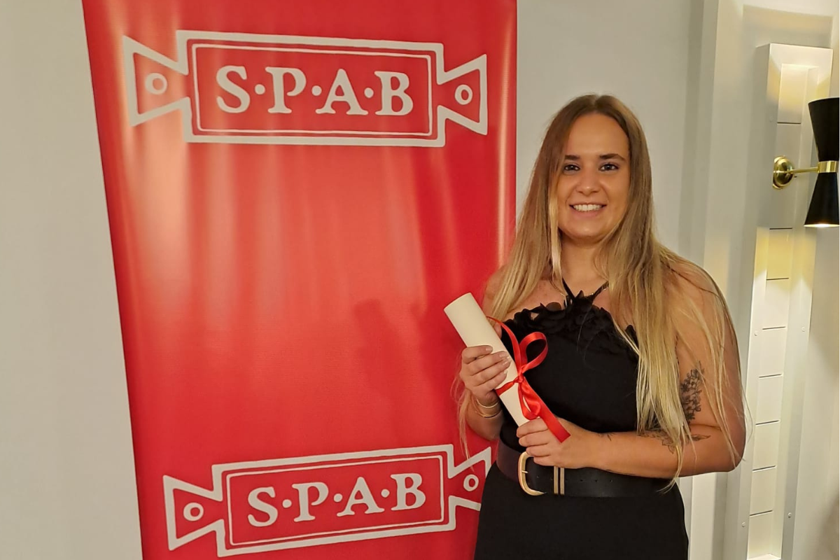 23-year-old woman awarded prestigious William Morris Craft Fellowship