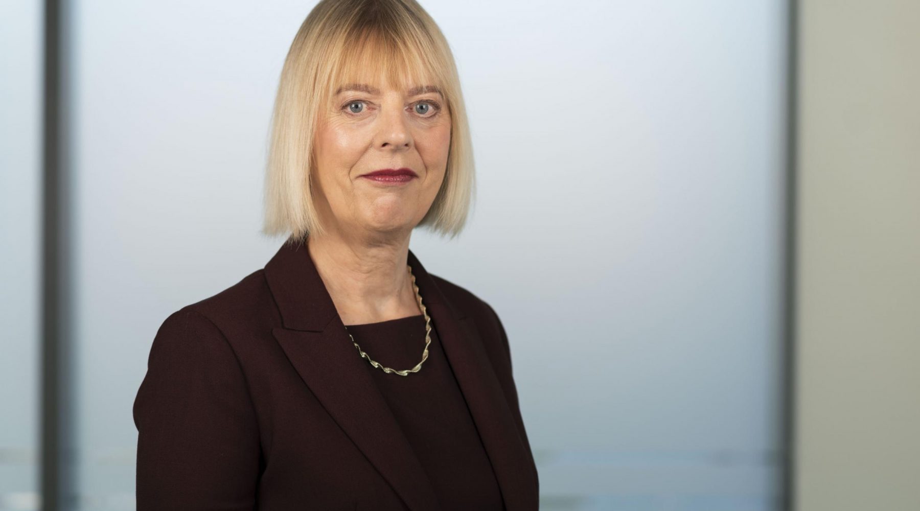 Business confidence ‘plummeted’ in last quarter of 2024,…