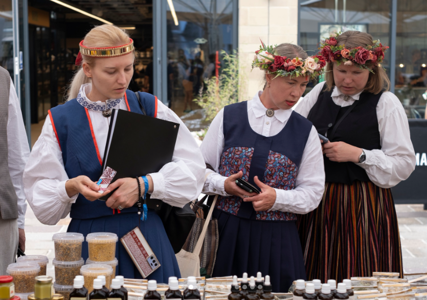 Darley Street Market ‘buzzing’ as first event held…