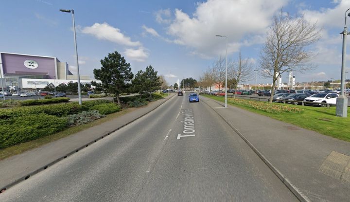 New clothing store and food bar to open…