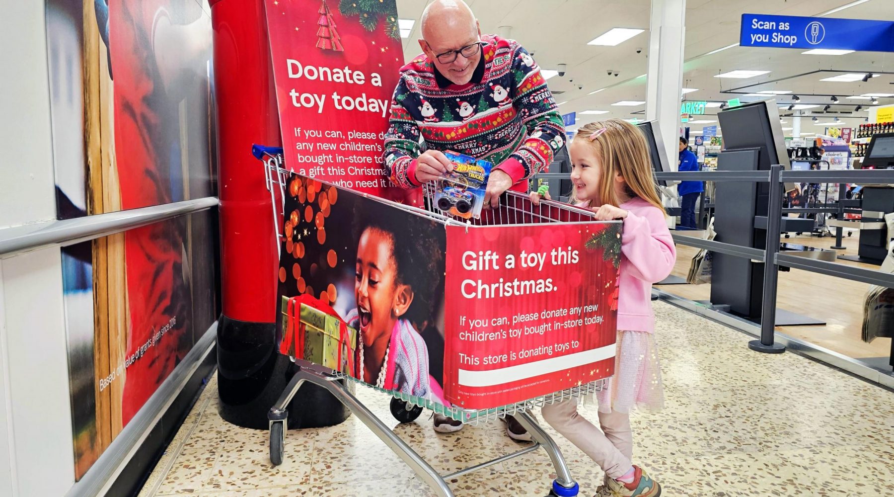 Tesco shop in Bradford spreading festive cheer with…