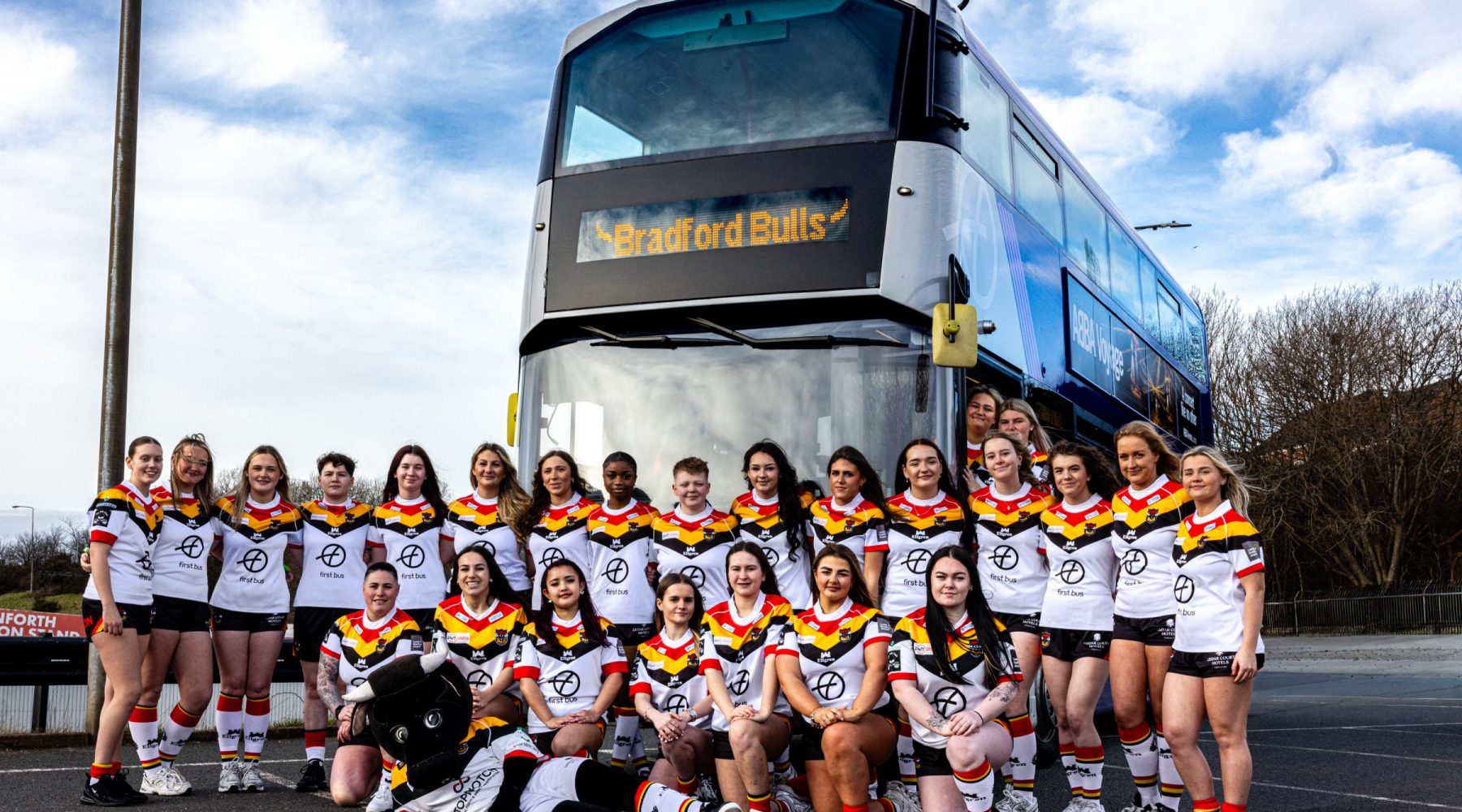First Bus announces renewed partnership with Bradford Bulls