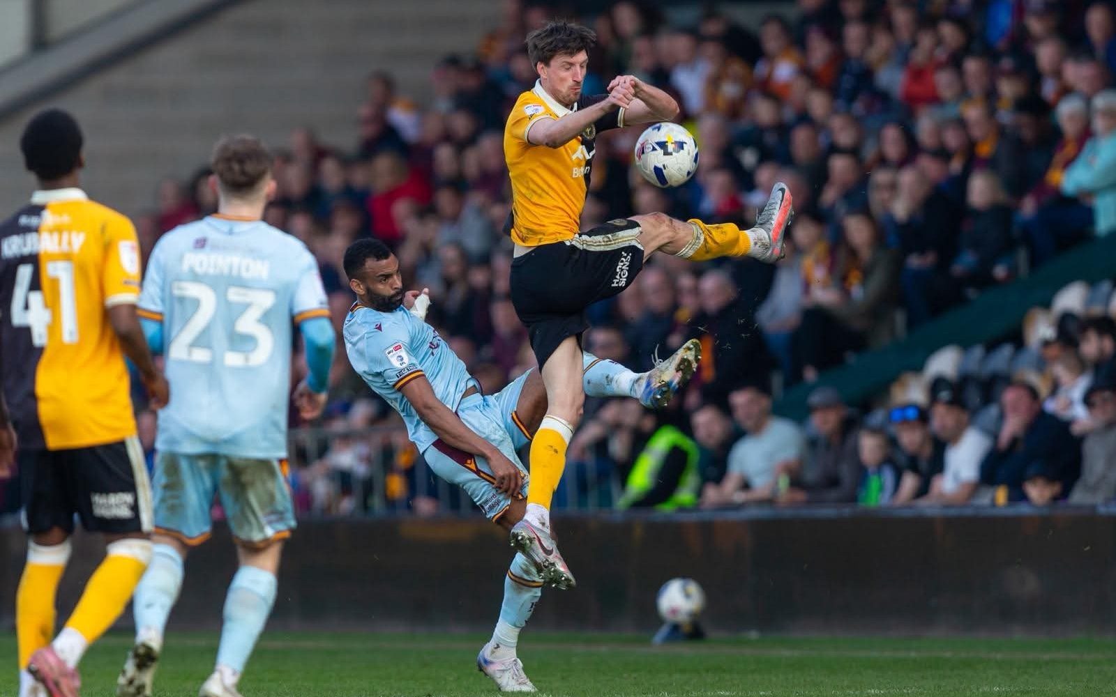 Transfer-hungry Bantams have ‘couple of plates spinning’ as…