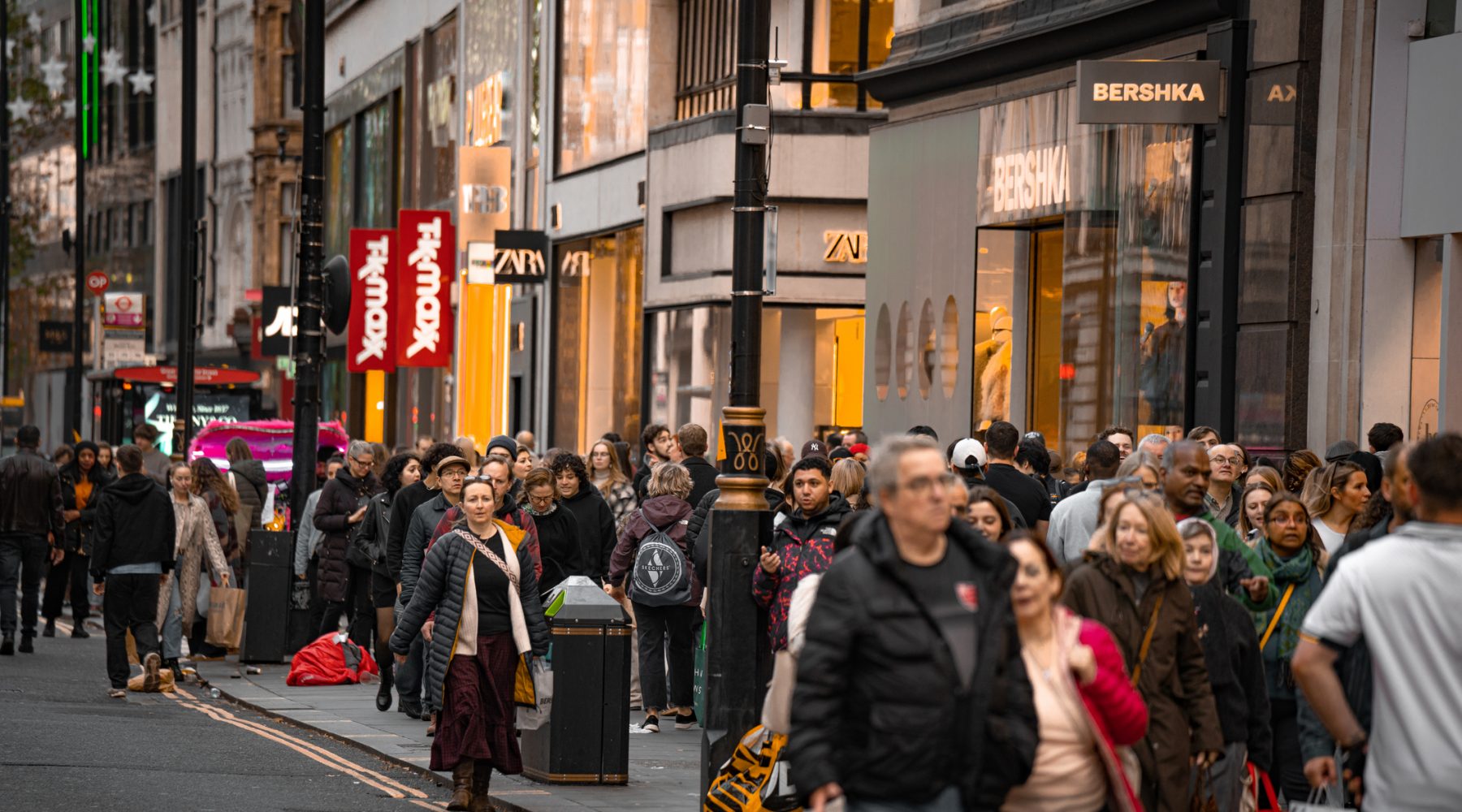 Major fashion retailer leaves UK high street after…