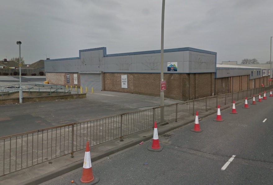 Topps Tiles closes store in Bradford after Baildon…